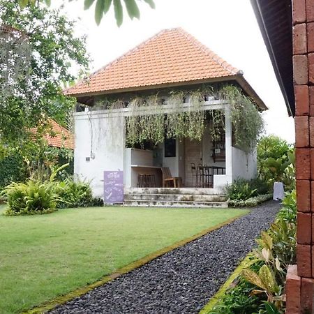 Louto Dmell Guesthouse Sanur  Ngoại thất bức ảnh