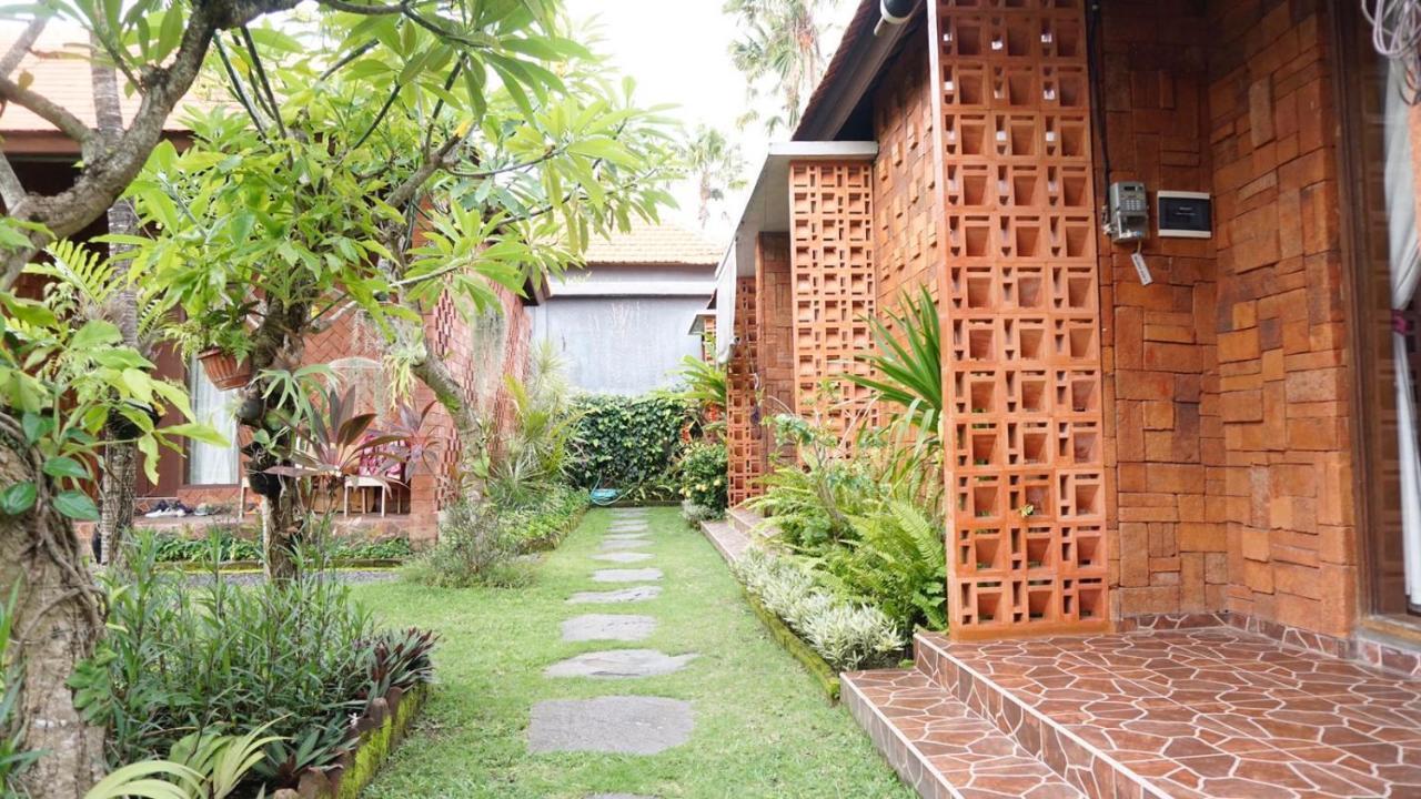 Louto Dmell Guesthouse Sanur  Ngoại thất bức ảnh