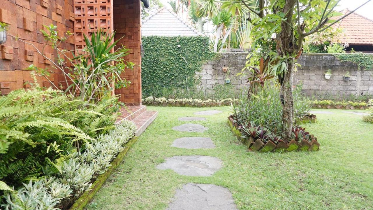 Louto Dmell Guesthouse Sanur  Ngoại thất bức ảnh