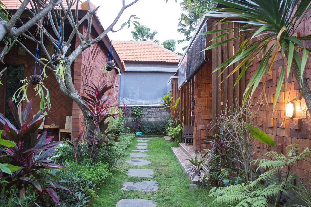 Louto Dmell Guesthouse Sanur  Ngoại thất bức ảnh